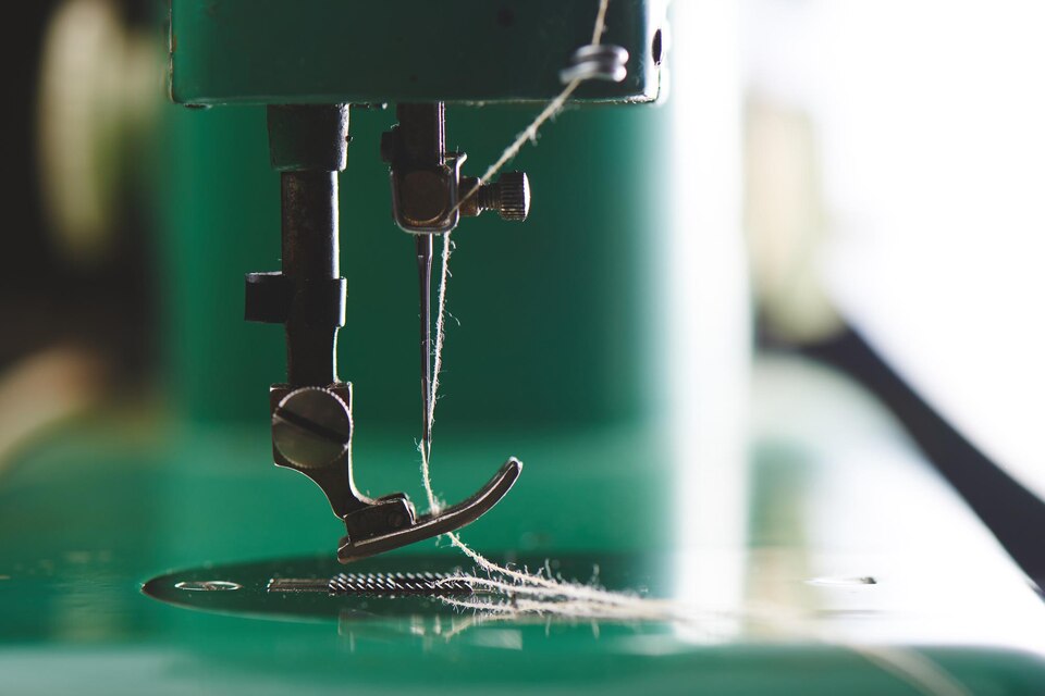 Agujas de máquinas de coser: Guía completa 2024
